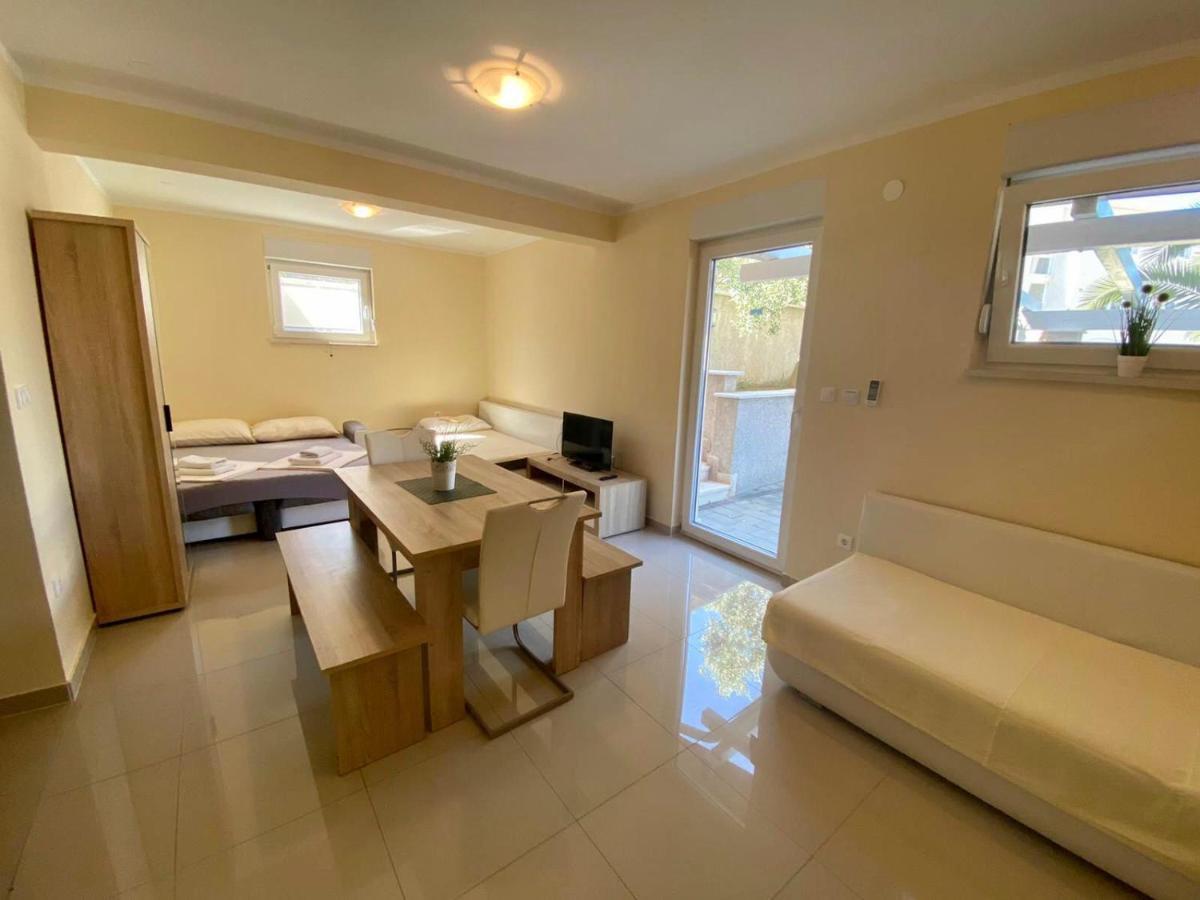 Atrium Novalja Apartment Exterior photo