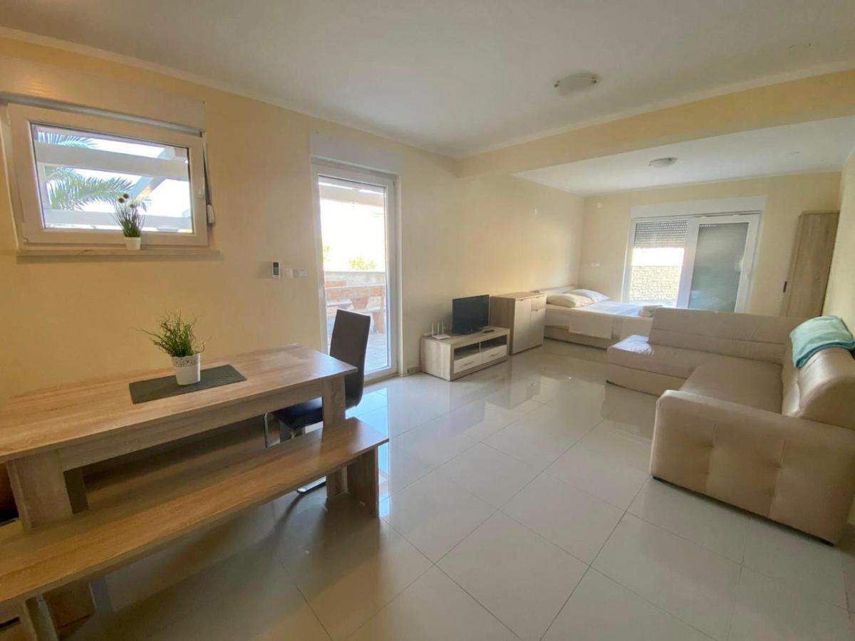 Atrium Novalja Apartment Exterior photo